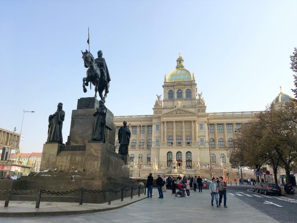 Prague Palace - Wenceslas Square Екстериор снимка